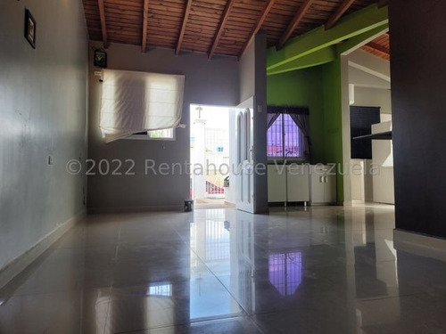 Imagen 3 de 12 de Bella Casa En Venta En Urbanización Maraquiva, Punto Fijo 04146954944 23-13261