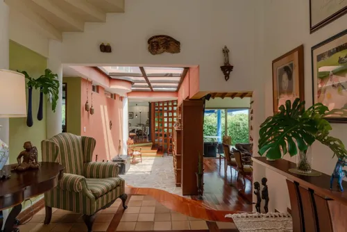 Casa En Venta En El Tesoro. Cod V11847