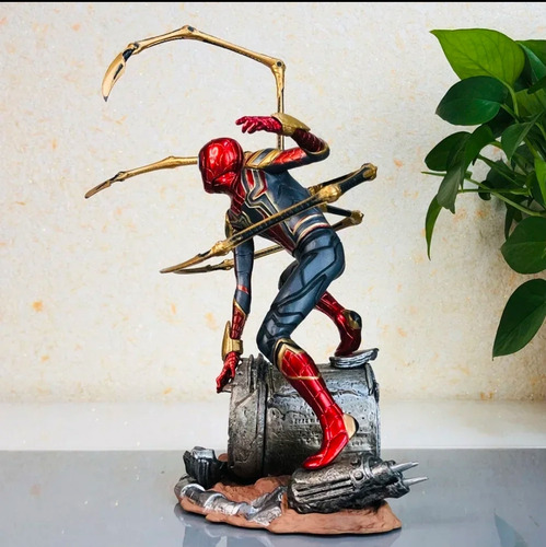 Figura De Acción Spiderman Iron Spider 24cm Avengers Araña