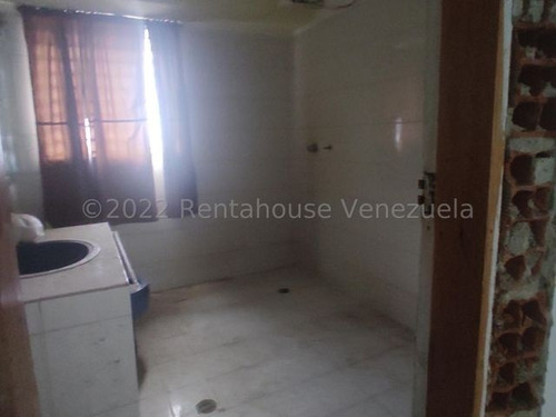 Imagen 6 de 10 de Rf Casa En Venta En Los Palos Grandes Esta Para Remodelar Excelente Oportunidad De Inversion Mls #23-14436 Isabel Fragozo Rent A House