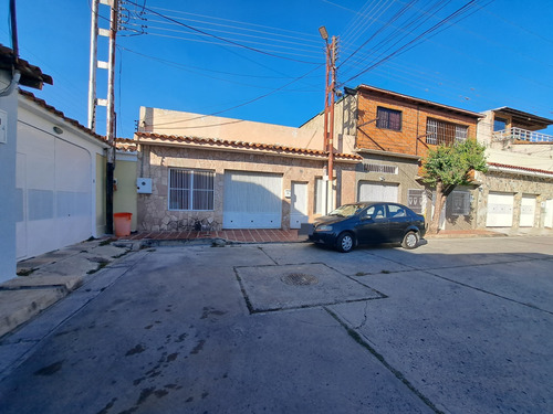 Vendo Bella Casa En Turmero En Urbanizacion La Flor, Precio De Oportunidad