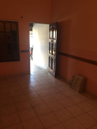 Casa De 4 Dormitorios 3 Baños Asador Y Local Comercial
