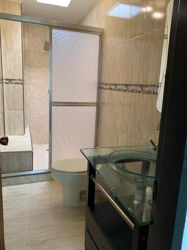 Vende Town House Villa Florencia. M.c.