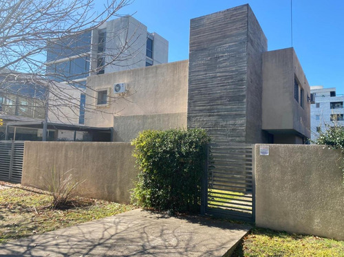 Casa De 3 Dormitorios En Venta Con Parrillero -aldea Fisherton