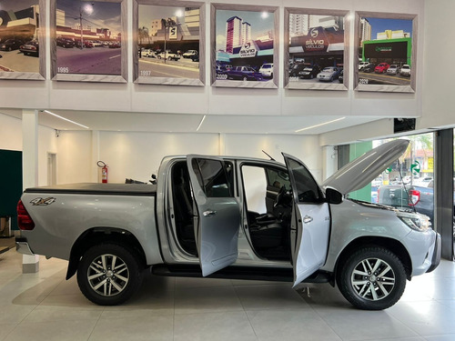 Imagem 6 de 14 de Toyota Hilux Srv
