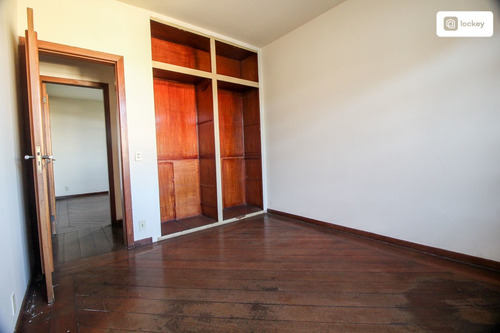 Imagem 7 de 15 de Aluguel De Casa Com 650m² E 8 Quartos - 2879