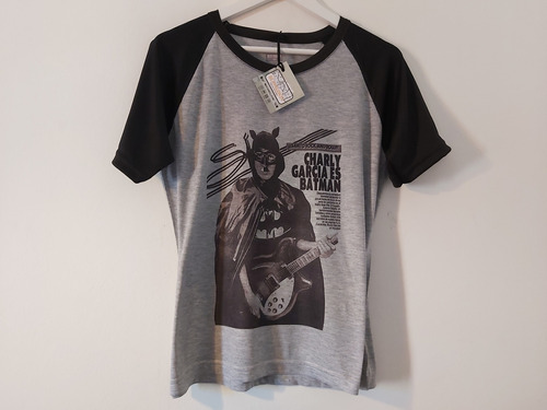 Remera Spun Manga Ranglan Charly García Es Batman