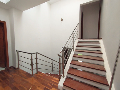 Alphaville 05 - Casa 600m² 5 Dormitórios, 3 Suítes, 4 Vagas, Piscina, Churrasqueira, Hidromassagem - Cncd077
