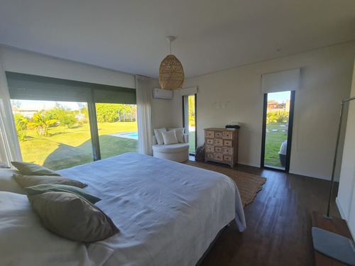 Imagen 8 de 21 de Alquiler De Hermosa Casa De 3 Dormitorios Y Piscina En Colinas De Carrasco