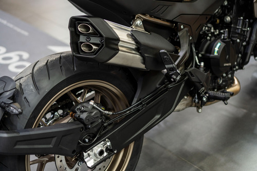 Cf Moto 800 Nk (no Mt07 ,mt09 Z900, Triumph Street Triple)