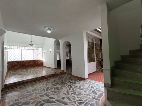 Casa En Venta En Quinta Bosch. Cod V30257