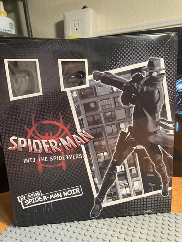 Spider-man Noir Into The Spider-verse (Usado)