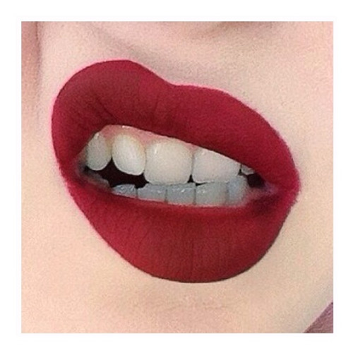 Imagen 2 de 8 de Labial Liquido Mate Rojo Borravino Ultra Fijacion
