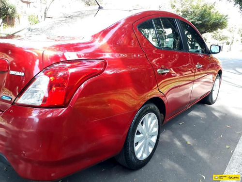 Nissan Versa 1.6 Mecánico Sedán