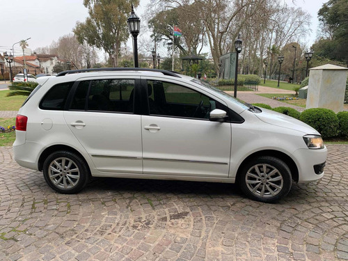 Imagen 10 de 15 de Volkswagen Suran 2014 1.6 Highline 101cv