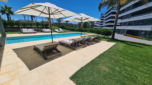 Venta Y Alquiler De Apartamento 4 Dormitorios, Punta Del Este, Uruguay