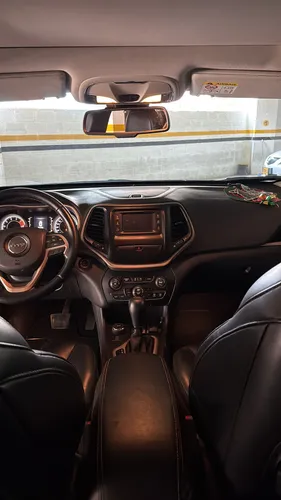 Jeep Cherokee 3.2 Longitude Plus