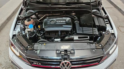 Imagen 13 de 25 de Volkswagen Vento Gli 2017 2.0 Tsi At Smart Garage