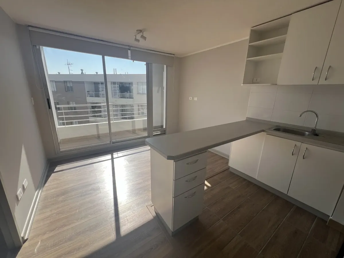 Imagen 2 de 13 de Depto En Cerrillos, 1d-1b, Piso 5. Precio Bajo