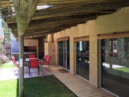 Imagen 9 de 10 de Casa Moderna A 100 Metros Del Mar!
