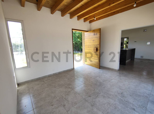 Casa De Categoría A Estrenar En Venta En B° Ayres De Fader, Luján De Cuyo Id:222737