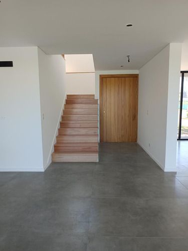 Venta Casa A Estrenar En Barrio San Eliseo Golf