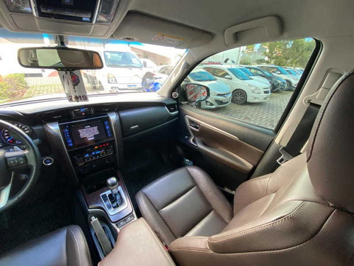 Imagem 12 de 15 de Toyota Hilux Sw4 2.8 Srx Diesel 7 Lugares.