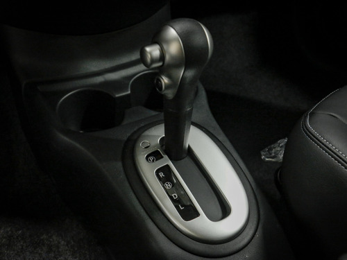 Imagem 12 de 14 de Nissan Versa V-drive 1.6 Plus (flex) (aut)
