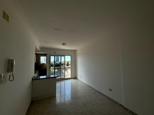 Departamento De Dos Ambientes En Alquiler En Wilde Centro