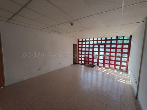 Mini Centro Comercial En Venta En La Mora I 24-29093 Irrr