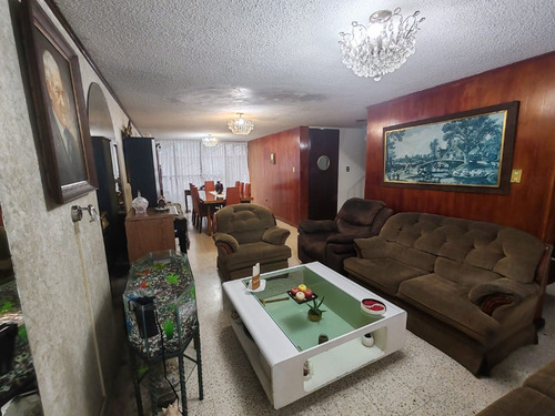 Casa Sola Con Departamento Independiente A Un Costado De Uvm Coyoacán
