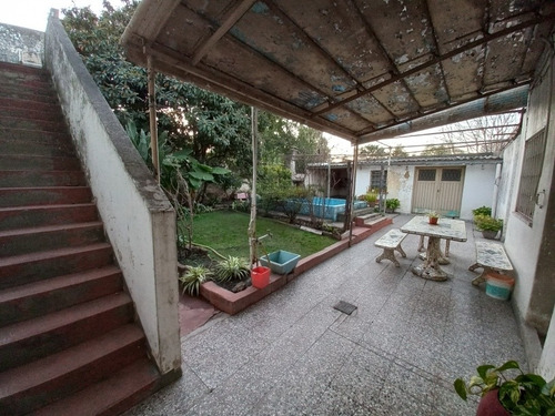 Imagen 2 de 2 de Casa Con Locales Venta Isidro Casanova