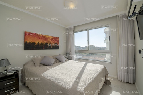 Apartamento En Ocean Drive De Un Dormitorio En Alquiler- Ref: 27747
