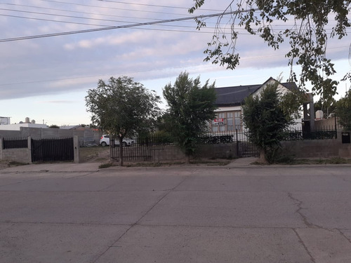 Imagen 15 de 15 de Casa Centrica Con Galpon En Terreno Amplio