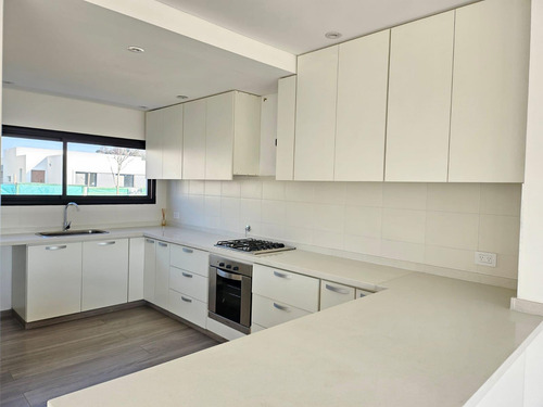 Casa En Venta A Estrenar En Dos Plantas En El Barrio San Pablo . Pilar