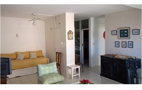 Península, Apto De 1 Dormitorio Y Medio- Ref: 577