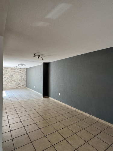 Casa En Renta Chulavista Iii, Queretaro. 3 Rec, 3 Baños, Privada Con Alberca