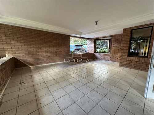 Excelente Ubicación / Amplio / Piscina / Av. Pdte. Kennedy