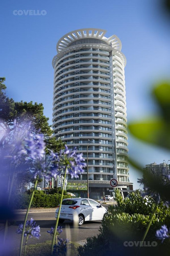 Imagen 12 de 30 de Apartamento De Un Dormitorio En Piso 21 , Garage, Edificio Con Amenities