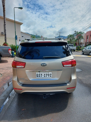 Kia Carnival Automática