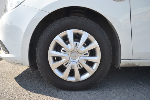 Imagen 9 de 15 de Chevrolet Aveo Ls 2020 Blanco
