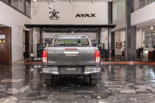 Toyota Hilux SR 4x4