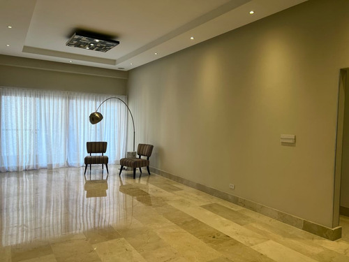 Apartamento En Alquiler Con Línea Blanca En Santo Domingo, Piantini