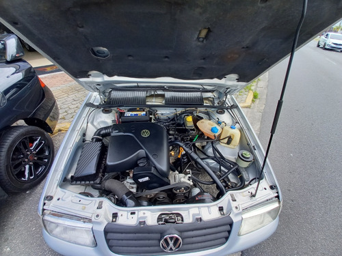 Imagem 2 de 5 de Volkswagen Santana 2.0 Mi