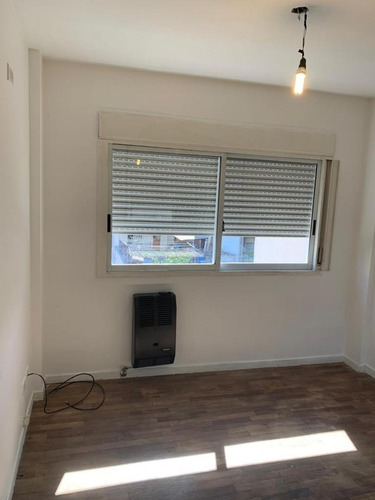 2 Amb Amplios Con Cochera Edificio Con Parrilla Y Pileta