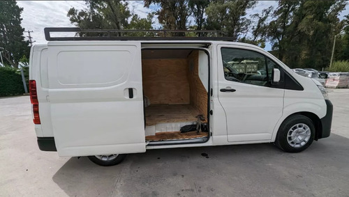 Toyota Hiace 2.8 Tdi Furgón 6at L1h1 3a 4p