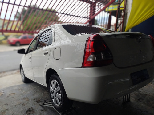 Imagem 8 de 14 de Toyota Etios Sedan X 1.5 (flex) Flex Manual