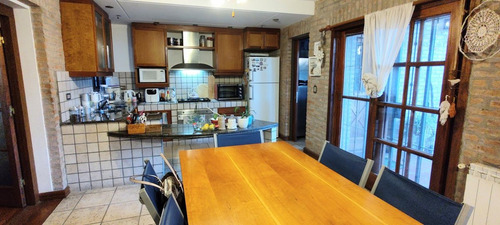 Venta Casa 5 Amb. Barrio Parque Bernal Pileta