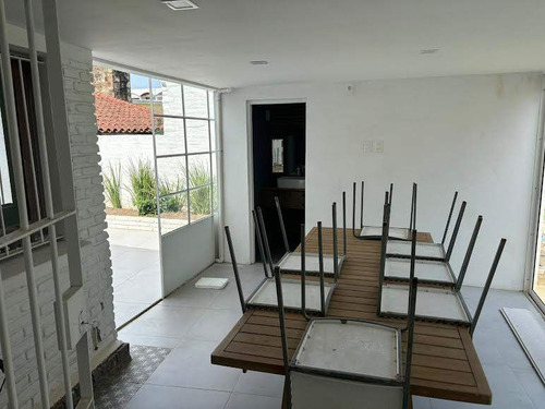 Casa En Alquiler Temporario De 5 Dormitorios C/ Cochera En Playa Mansa