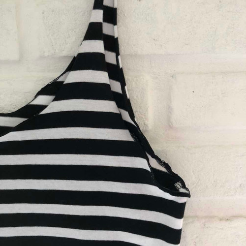 Crop Top Rayado Blanco Y Negro Zara M